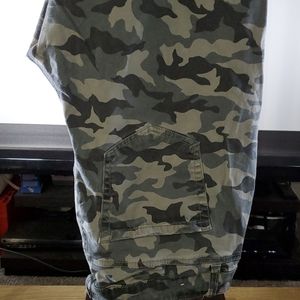 Layne Bryant camo jeans